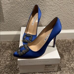 NIB Manolo Blahnik Hangisi Satin Blue Satin 105mm classic Size 38.5